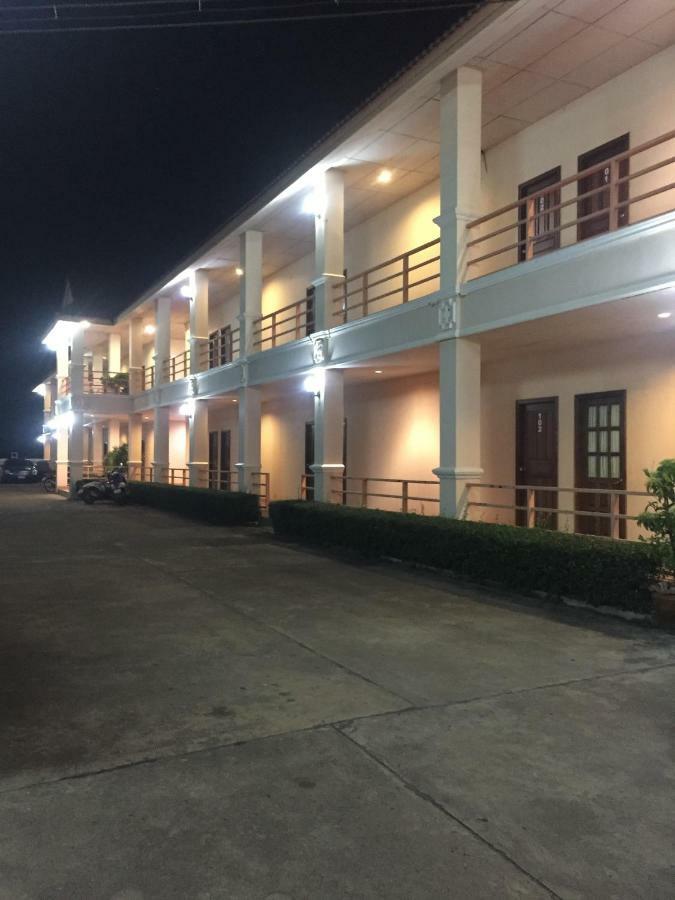 Poon Suk Hotel Kabin Buri מראה חיצוני תמונה